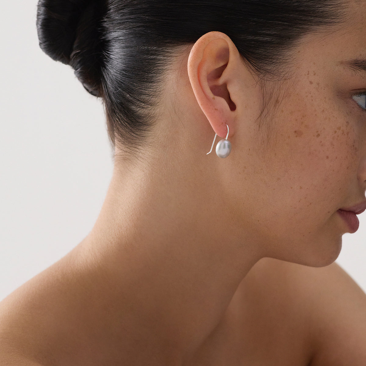 Isla Grey Pearl Earrings