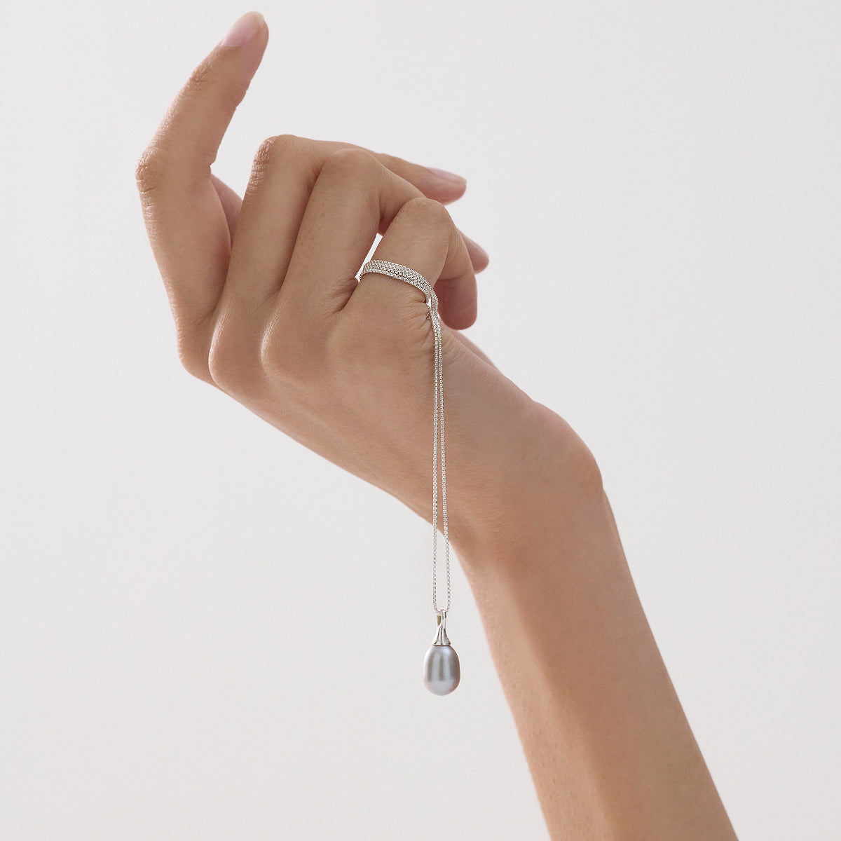 Isla Grey Pearl Necklace